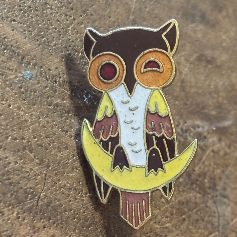Owl Moonglow Stone Brooch pin in Gold tone Jewelry